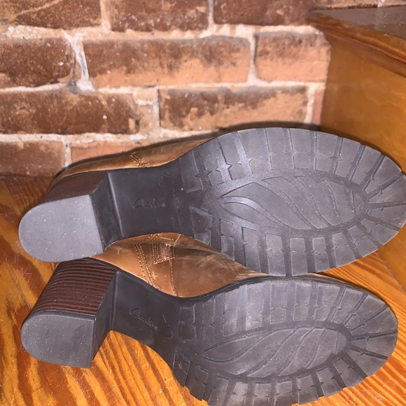 Clark’s Women’s Verona Trish Ankle Bootie - Picture 4 of 4